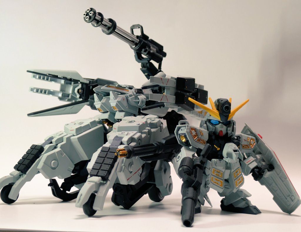 ガンダムアイゼンとロードユニットはそれぞれ独立して運用も可能　