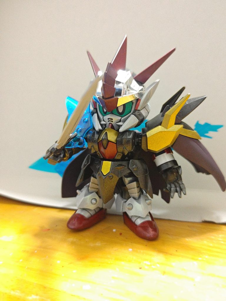 マントはカードダスのイメージで紫をモンザレッドとコバルトブルーで作って塗装しました