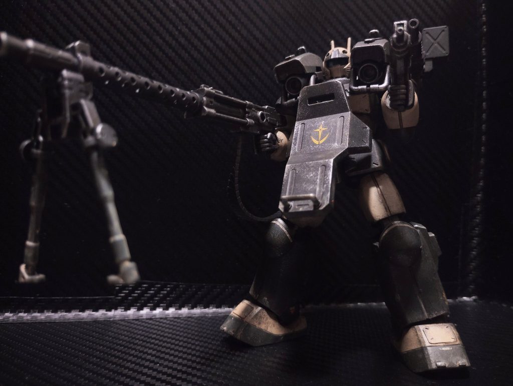 塗装は水性ホビーカラーを使用しアジア戦線をイメージしたカラーリングにしています。アクリル絵の具を使ったウォッシングやスポンジポンポンでのチッピングで激しめにウェザリングし、つや消しトップコートで仕上げました。