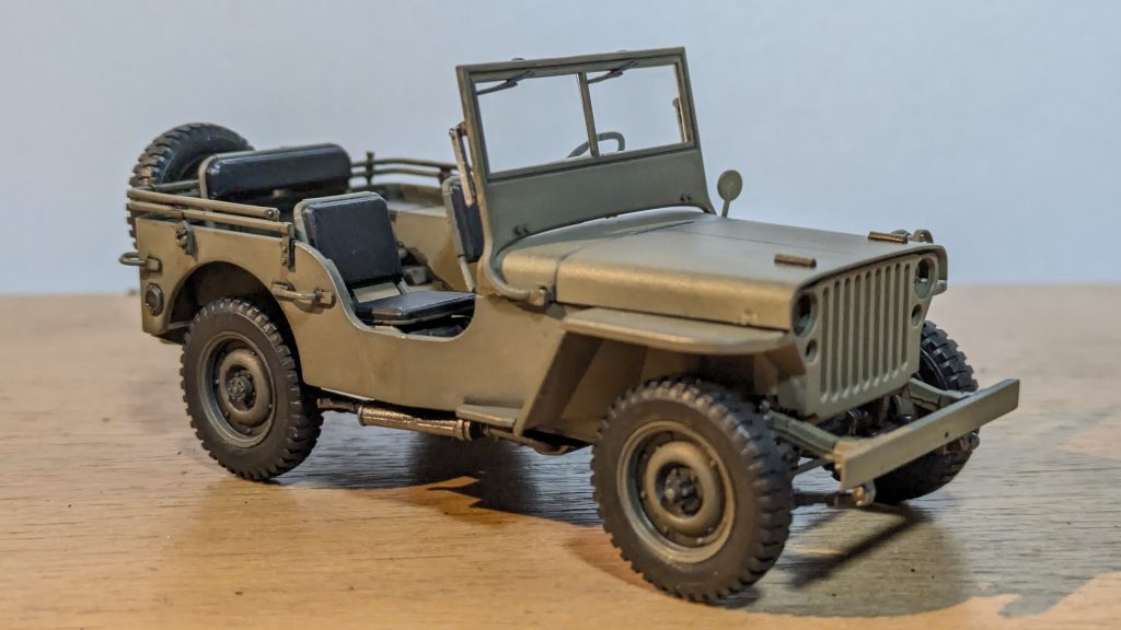 作品名：1/35ジープ<p>ち〜っとガンプラに疲れたので、車（二台目）作りました💪🏽 AI先生に背景をつくってもらい、ディーラーで販売しているような絵にしてもらいました👍🏽✨ 汚しなしの工場出荷状態なのでディーラーがお似合いですかねwww</p>
