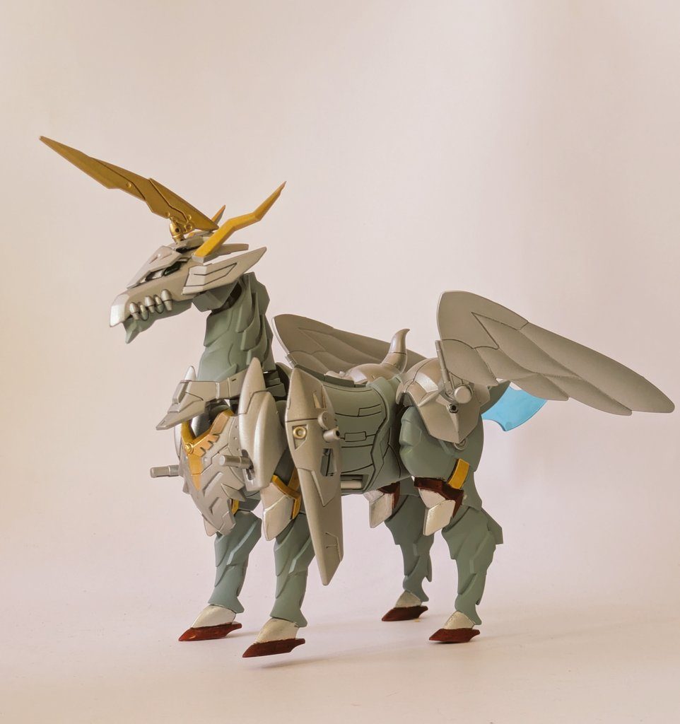 シルヴァリオスは元は天空界に封印されていた魔獣の王で、ウイングとの交流の中、信頼が芽生え彼の為に竜馬へと転生を果たした