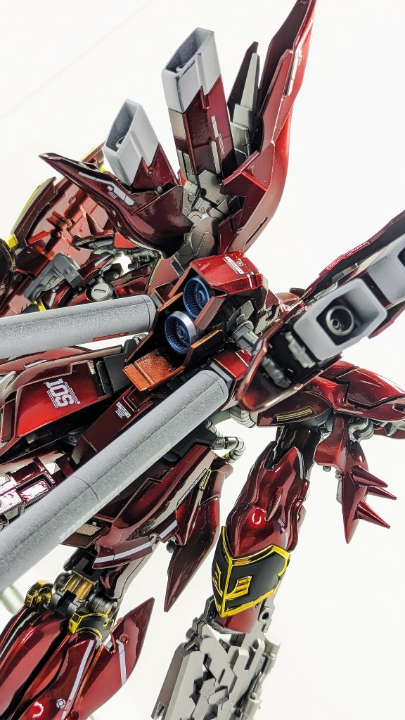 またまた後ろ姿ですが、気に入ってるのでもう1枚。見えないですが、今回は内部フレームも全塗装+部分塗装してます。膝裏の動力パイプとかチラ見えしてますね。