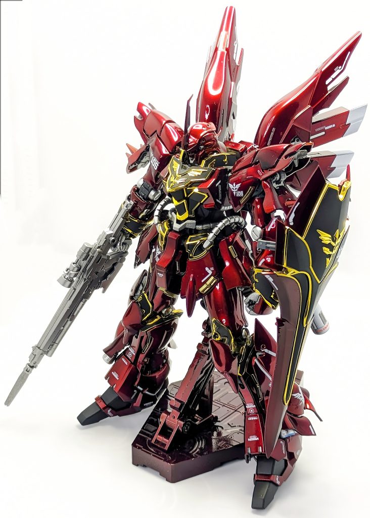 正面です。破損が酷い、骨格がガンダムマークトゥーの使い回し、ポロリ地獄など賛否あるRGシナンジュですが、ワイは非常に気に入ってます。2個買いました。