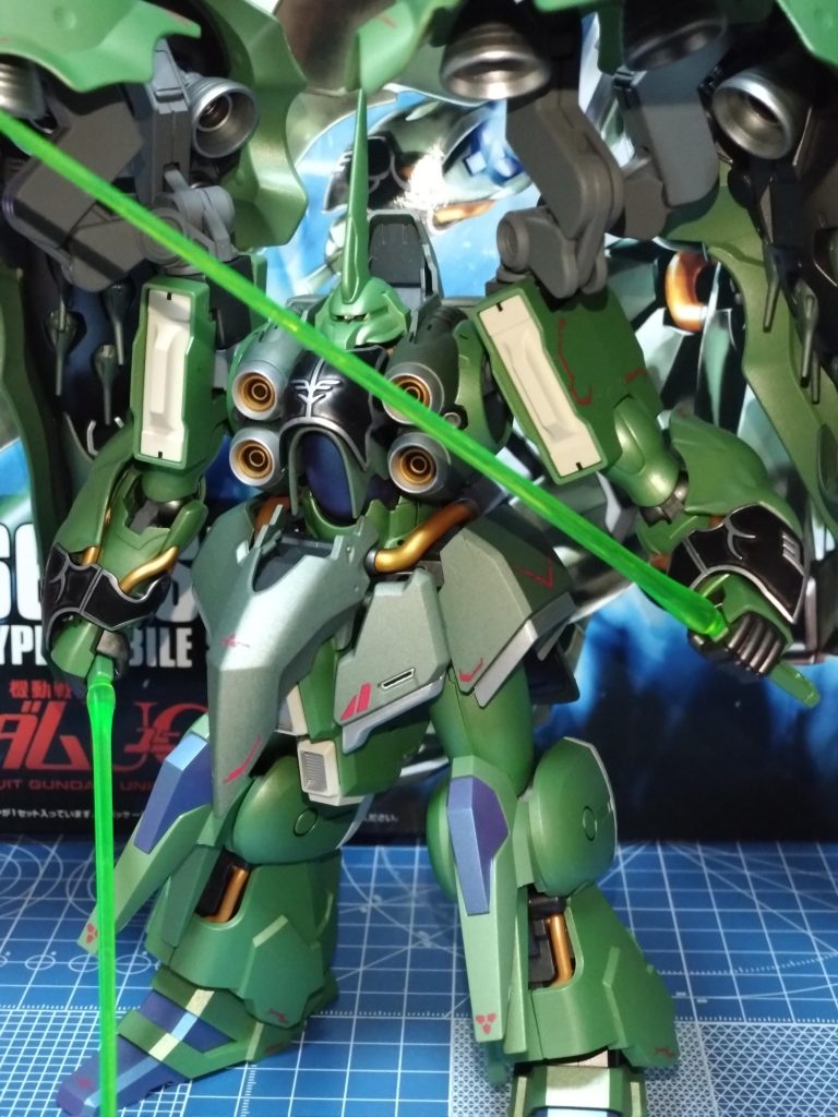 なんか某海賊版が話題になってますが……HGもかっこいいよ!作るの楽だし!