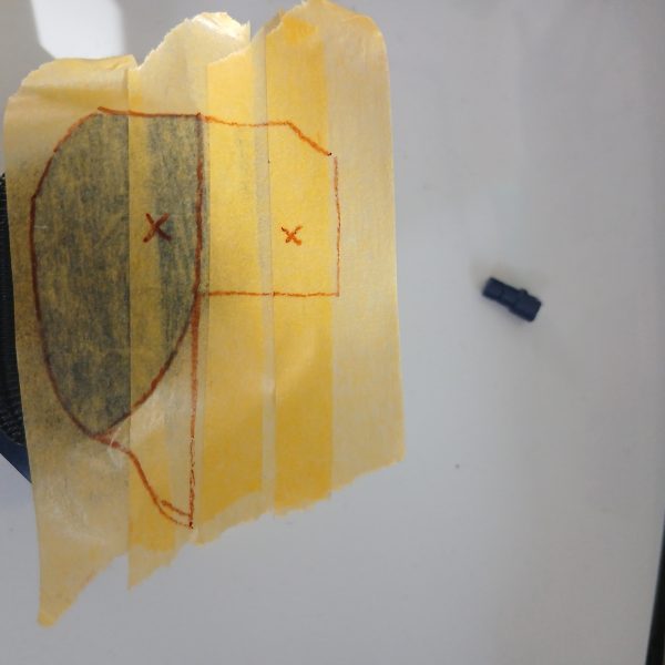 1   腕の軸を切り落としました、バチコーン‼️2   段差を平らにヤスリがけ3   マスキングテープで型取り、切り出し4   1mmプラ板を3枚づつ重ねて接着、5   肩位置を20mm上に移動、3mmづつ幅増し本体に軸打ちして接着、完成⁉️コレ、何色にしたらカッコイイのかわからんラスボス感て一体………え〜、現場からは以上です（3枚目）