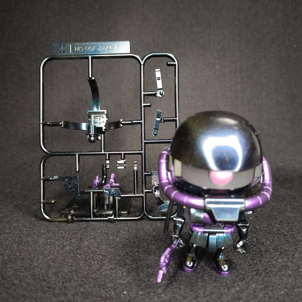 好きな色を塗ってたら黒い三連星カラーみたいになってました…(zaku-kao4)