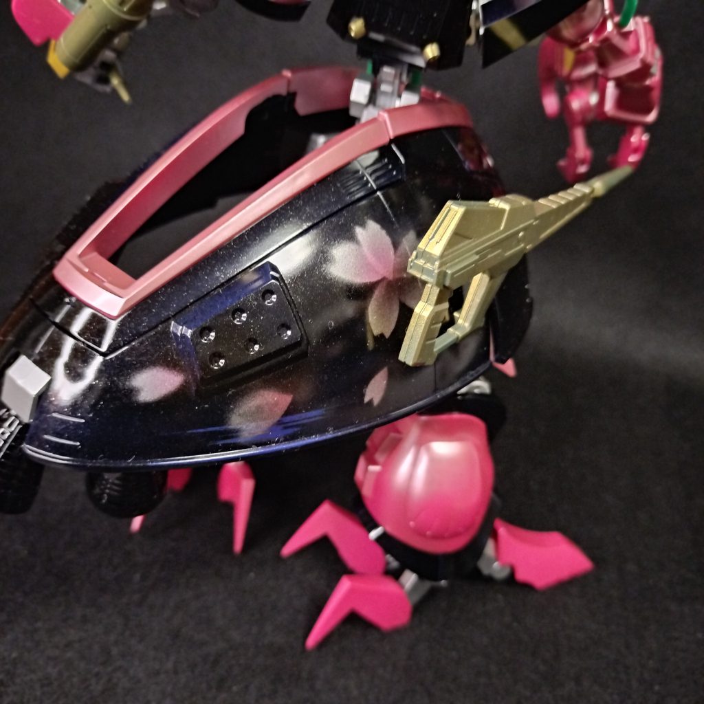 YouTubeで見た華をスカートの左前、右後、左腕に咲かせました。もっと上手く出来たと思いますが、初めにしては上出来かと(zaku-kao5)