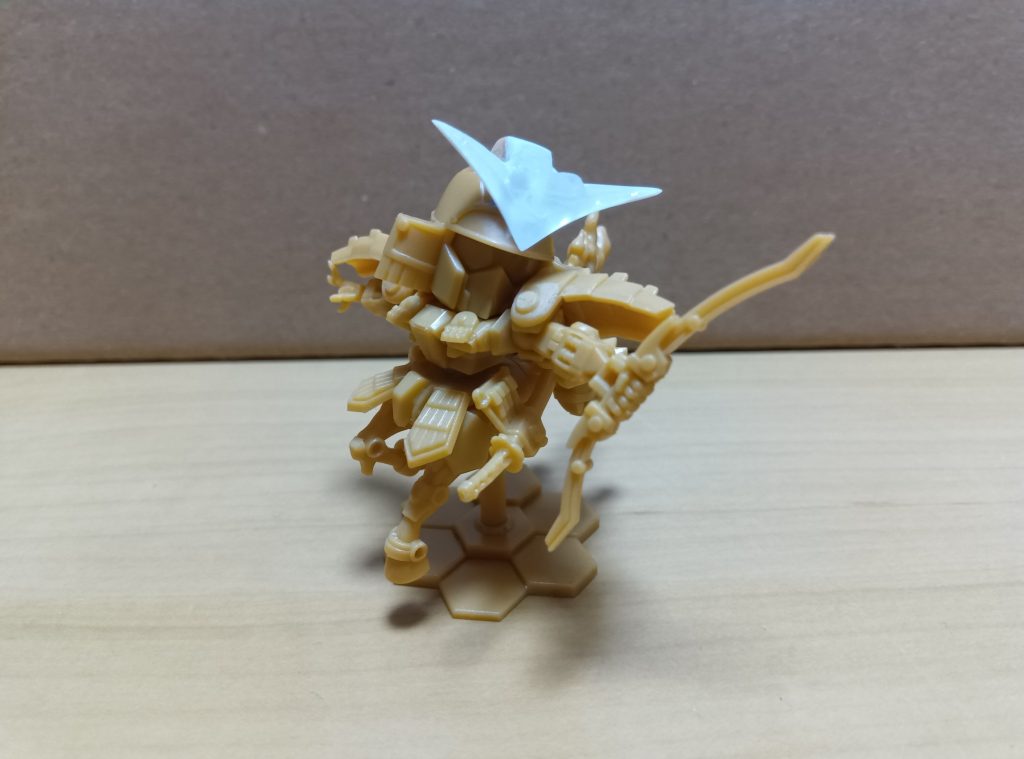 作品名：謙信頑駄無<p>ゲート、合わせ目処理終了。 謙信頑駄無なので、翼と足首の飾りは付けていません。 ちょっとポーズを変えてみようと思います。</p>
