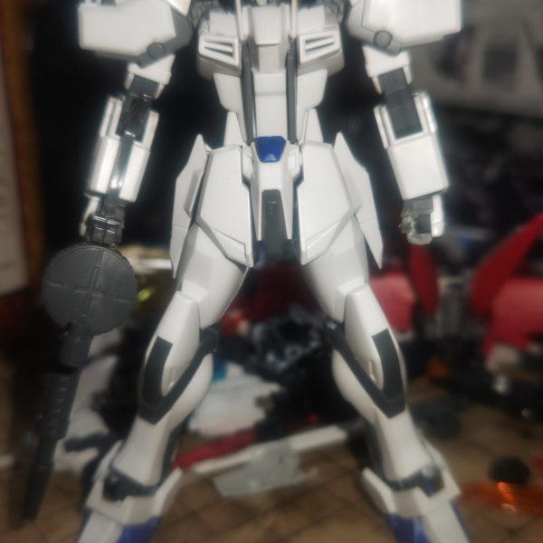 後は装備類か…クローシールドとライフル、ストライカーを作りますカラーはティターンズカラーになりそうです…（2枚目）