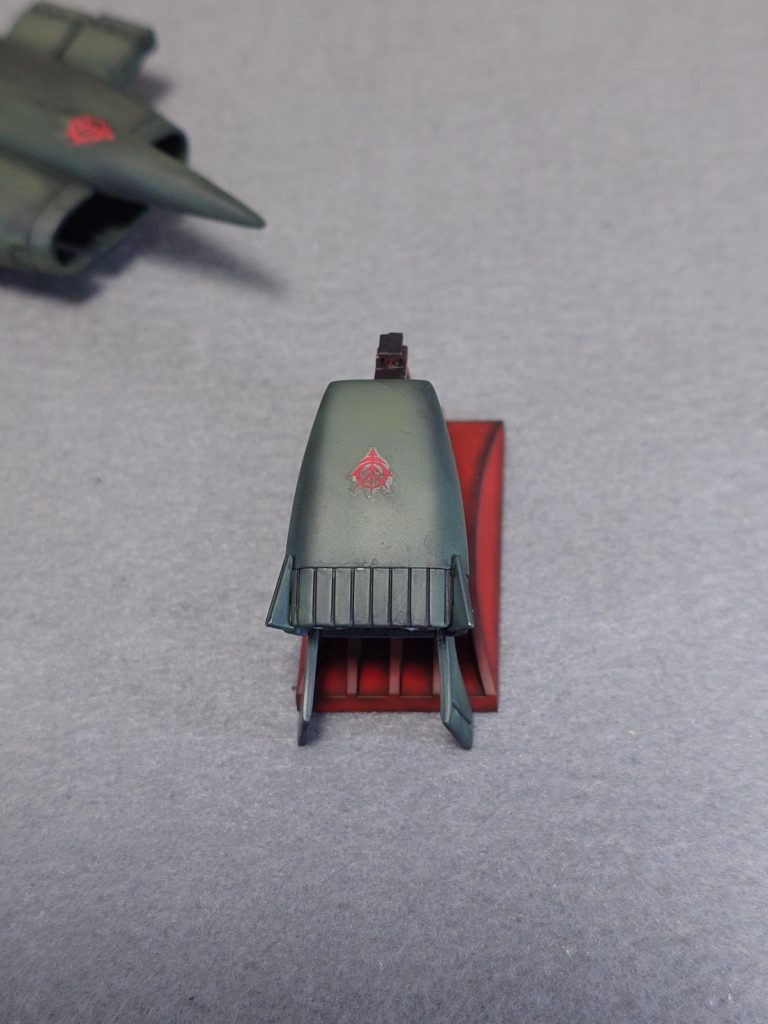 コムサイにも赤のジオンマーク貼りました(^o^)