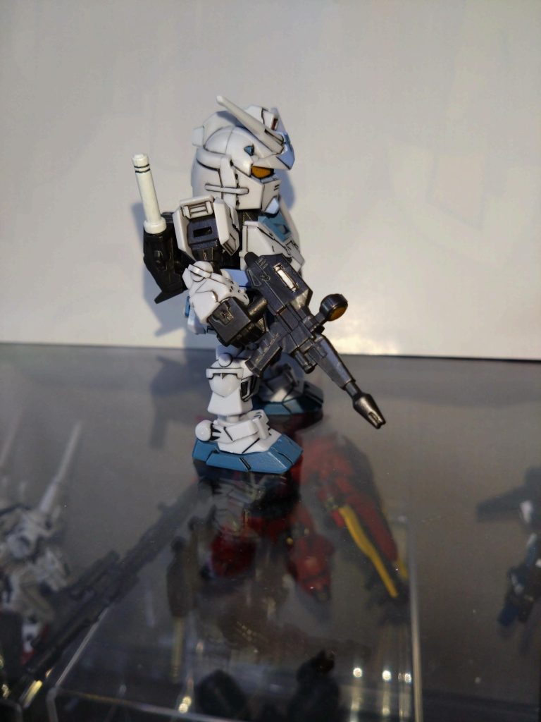 カメラアイやセンサー類はシルバーの上クリアーイエロー、クリアレッドを重ねてます。