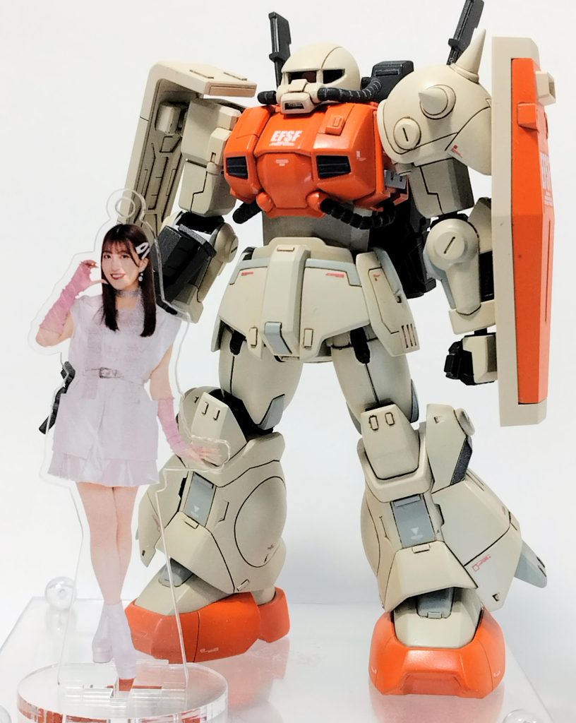 最後にアクスタと一緒に!今年の12月5日で、モーニング娘。’25を卒業する羽賀朱音ちゃんの卒業記念作品になります。メンバーカラーのオレンジ使った作品です。