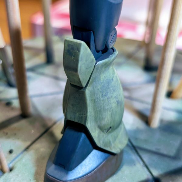 今日は２色目を２巡まで行きました(*´Д`)頭部だけチッピングまで進んだ状態です。肩がコリコリ、目がショボショボ💫ハイライトを乗せたいところが逆に剥がれてしまう筆使いの悪さに懊悩しております😿おやすみなさいませ💤  （4枚目）