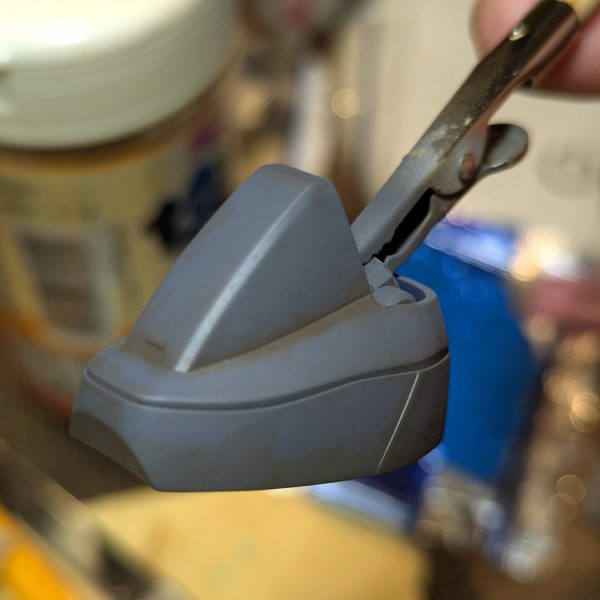 今日は２色目を２巡まで行きました(*´Д`)頭部だけチッピングまで進んだ状態です。肩がコリコリ、目がショボショボ💫ハイライトを乗せたいところが逆に剥がれてしまう筆使いの悪さに懊悩しております😿おやすみなさいませ💤  （5枚目）