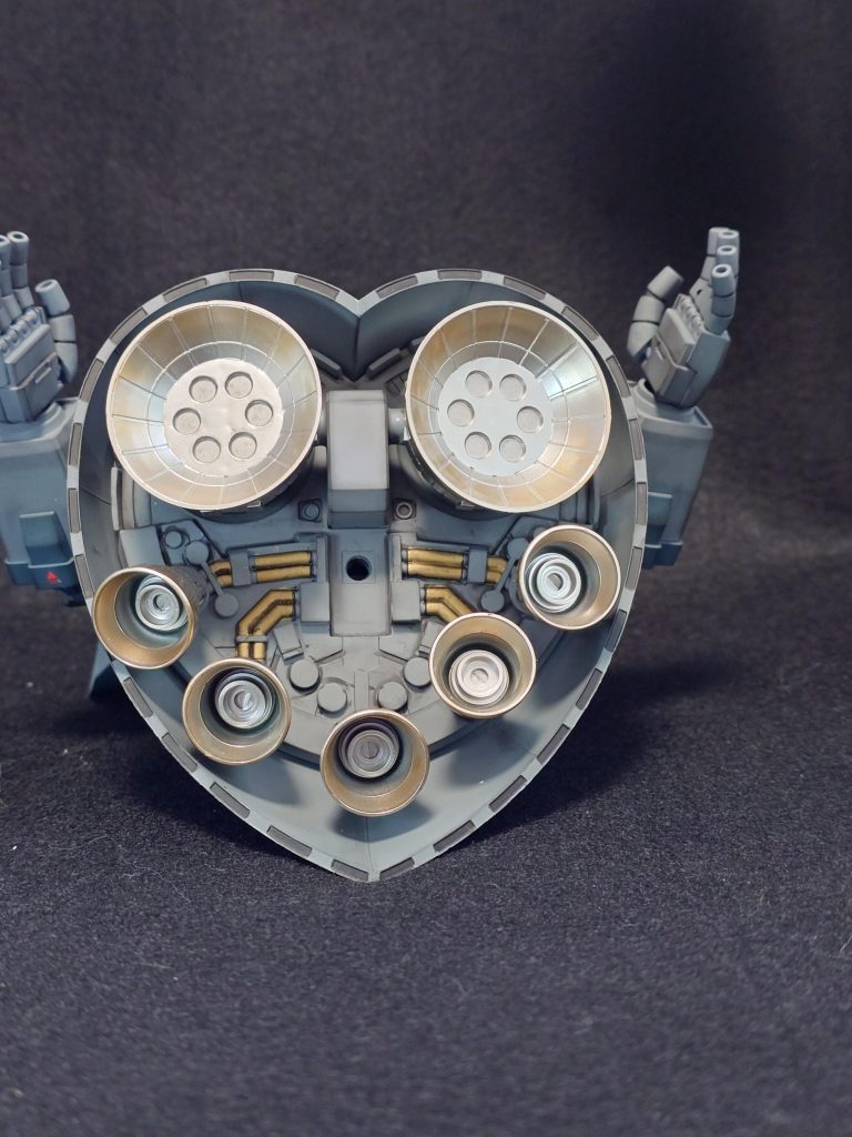 下部バーニアもチタンで塗装し赤焼施しました。