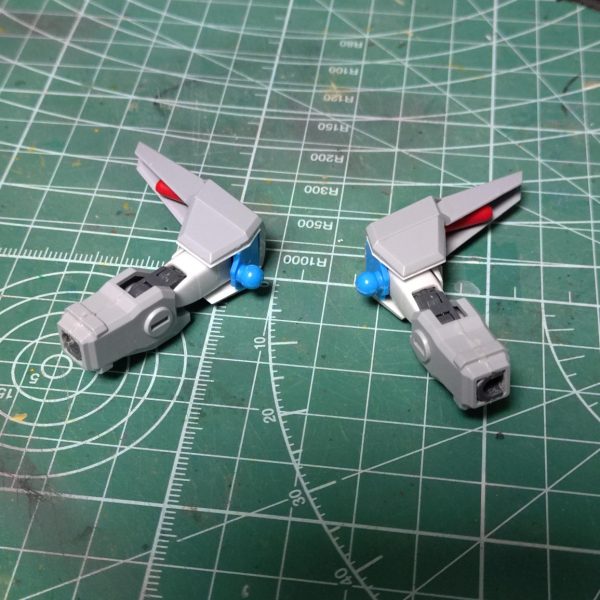 HG レジェンドのHGCEスタイル改修放置しまくっていたら新発売されると情報が出ちゃいました。ほぼ買えない未来しか見えないので、発売前に完成させておこうとやる気に再点火しました。HGCE インパルスを素体に関節移植、肩と胴体接続はジャンクのGセルフから接続部分を移植。腕はくりぬき、インパルスに組付け腹部延長としてパテ盛りし成形しましたあとはゲート処理、合わせ目消し後に塗装して、デカールまでやりたいです。（4枚目）