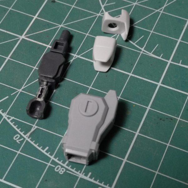 HG レジェンドのHGCEスタイル改修放置しまくっていたら新発売されると情報が出ちゃいました。ほぼ買えない未来しか見えないので、発売前に完成させておこうとやる気に再点火しました。HGCE インパルスを素体に関節移植、肩と胴体接続はジャンクのGセルフから接続部分を移植。腕はくりぬき、インパルスに組付け腹部延長としてパテ盛りし成形しましたあとはゲート処理、合わせ目消し後に塗装して、デカールまでやりたいです。（6枚目）