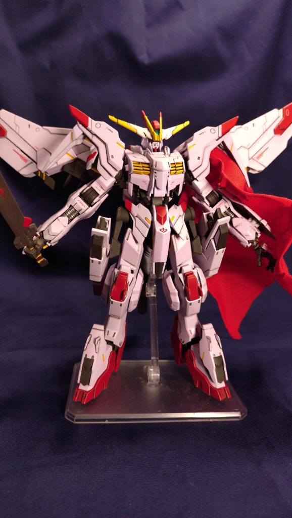 キットは各部シャープ化のほかにもジャンクパーツでディティールアップや胸部に新規スジ彫りによる情報量アップなど施しました。また各部のイエロー部分は発色を良くするためフィニッシュシートにしました。