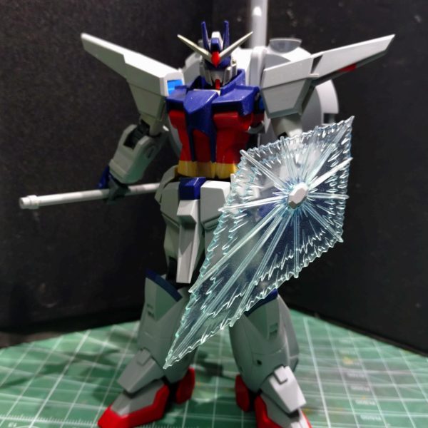 発売前完成を目指し、少しずつ作業中・・・ほぼ合わせ目処理終わり、ゲート跡などを仕上げ中。この後はサフを吹いて、問題なければ塗装。なんとか年内完成できそうです。（3枚目）