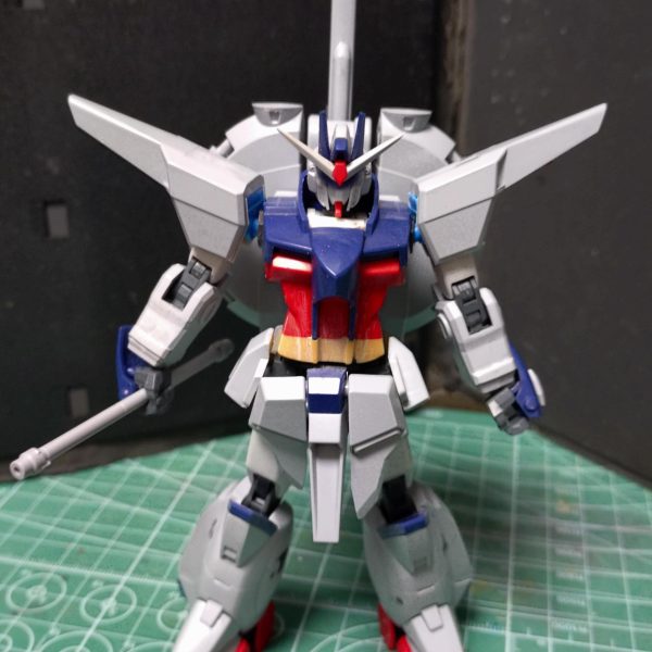 発売前完成を目指し、少しずつ作業中・・・ほぼ合わせ目処理終わり、ゲート跡などを仕上げ中。この後はサフを吹いて、問題なければ塗装。なんとか年内完成できそうです。（2枚目）