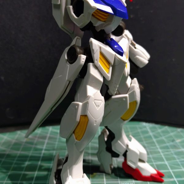 MG発売で話題のバルバドスルプス。以前からやりたいと思っていたハシュマル戦時のダメージVerに挑戦開始。ダメージ加工前にパチリプレバンの拡張パーツセットが話題でしたがHG ヘルムヴィーゲがあるので、参考にしながら加工したいと思います。（2枚目）