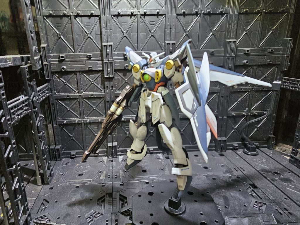 今回はMG用のカトキウイングのデカールが余ってたのでちまちま貼ってみました。 