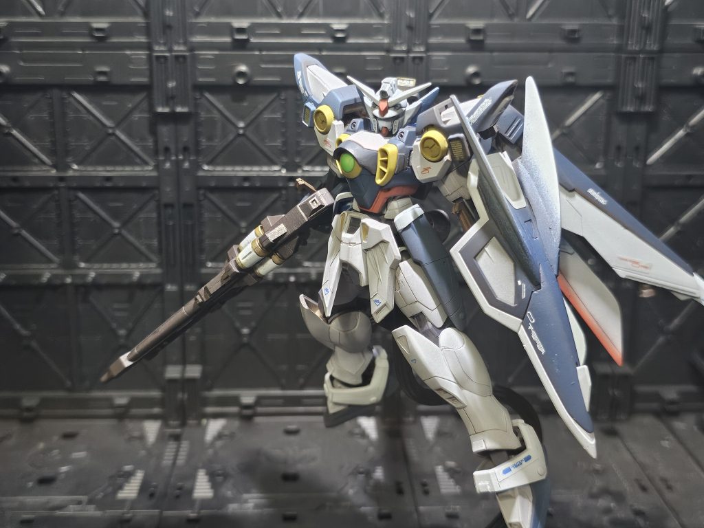 今回はMG用のカトキウイングのデカールが余ってたのでちまちま貼ってみました。 