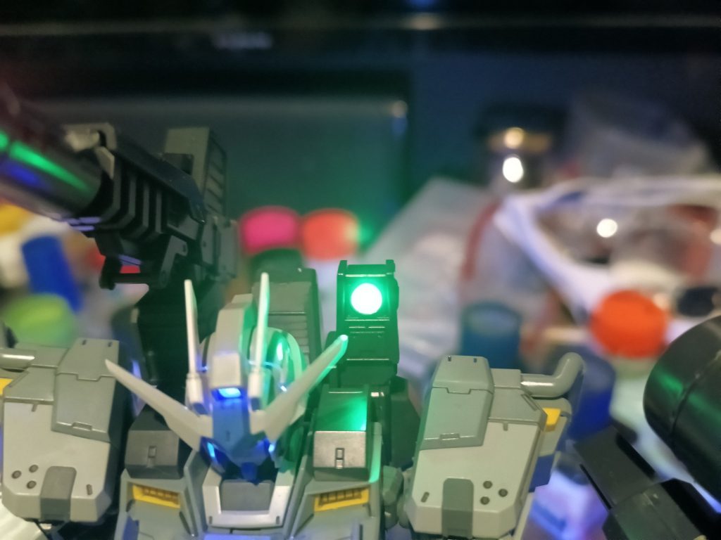 センサーにはパーツをくり抜いて、WAVEのクリアパーツを接着してます👍