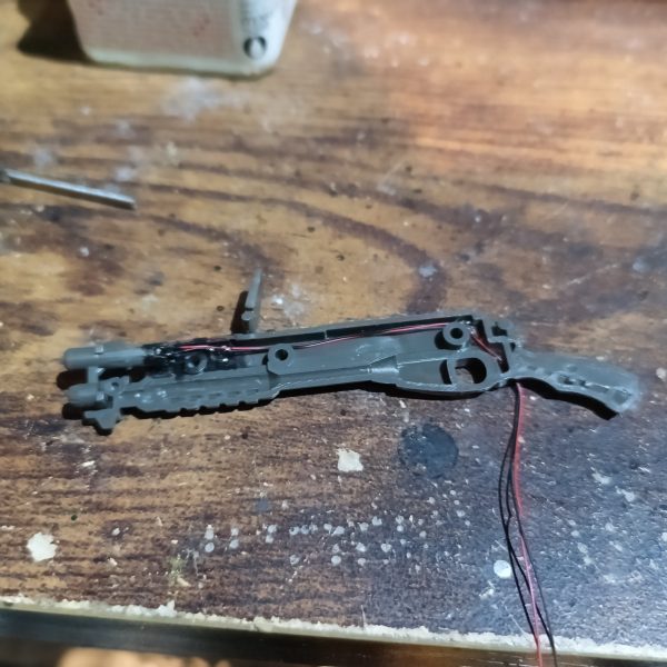 バーニアが多い機体なんで楽しみですが、ご多分に漏れず武器からの製作です😅💦👍（2枚目）