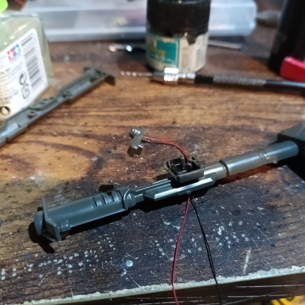 センサーにWAVEのクリアパーツを使ってブルーを組込み👍‼️（2枚目）