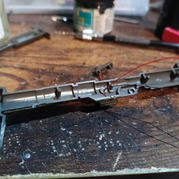 センサーにWAVEのクリアパーツを使ってブルーを組込み👍‼️（3枚目）