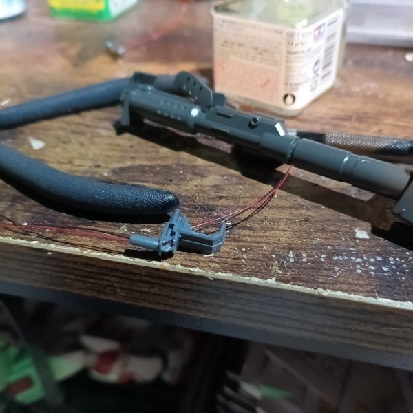 センサーにWAVEのクリアパーツを使ってブルーを組込み👍‼️（4枚目）