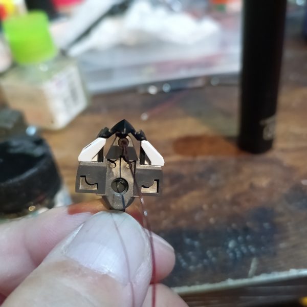 教科書通りにツノの取付け部分折ってしまいました😱😰😅💦💦力の入れ方にご注意ください‼️😅😅💦（3枚目）