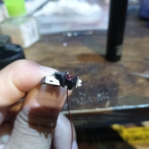 教科書通りにツノの取付け部分折ってしまいました😱😰😅💦💦力の入れ方にご注意ください‼️😅😅💦（2枚目）