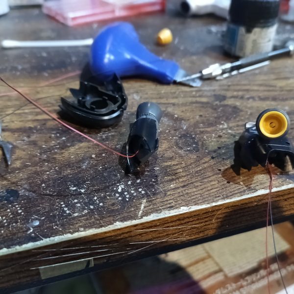 股関節からの線ともも裏バーニアからの線をまとめて膝関節に通してます‼️👍（2枚目）