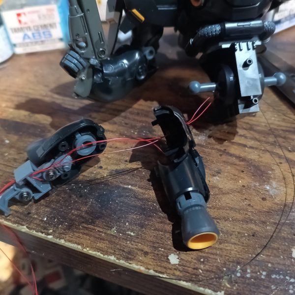 股関節からの線ともも裏バーニアからの線をまとめて膝関節に通してます‼️👍（4枚目）