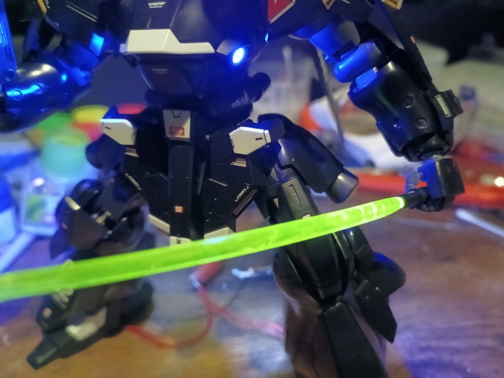 ビームサーベル、バッチリ光ってます😁