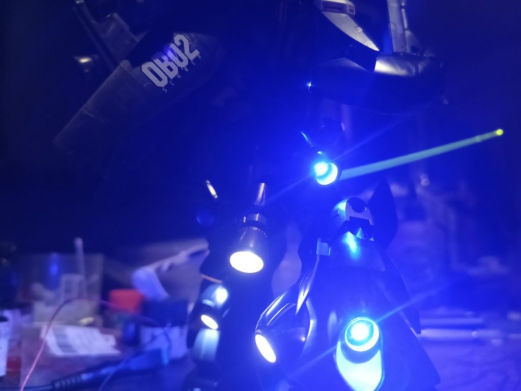 センター寄りはホワイト、両脇側はブルー👍