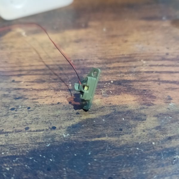 流れに乗ってガンダムビルドダイバーズ系からポリポッドボールです😁👍付け根部分に照明として入れてます👍リード線をあえて露出させて付属のリード線の代替にしてます☝️（2枚目）