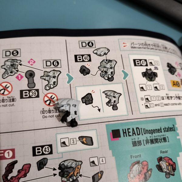 発売日に買ったのに積みプラGQuuuuuuX一気に作ろうと思ったけど、細かすぎて難しいこれを塗り分けしてる人達、ほんと尊敬（3枚目）