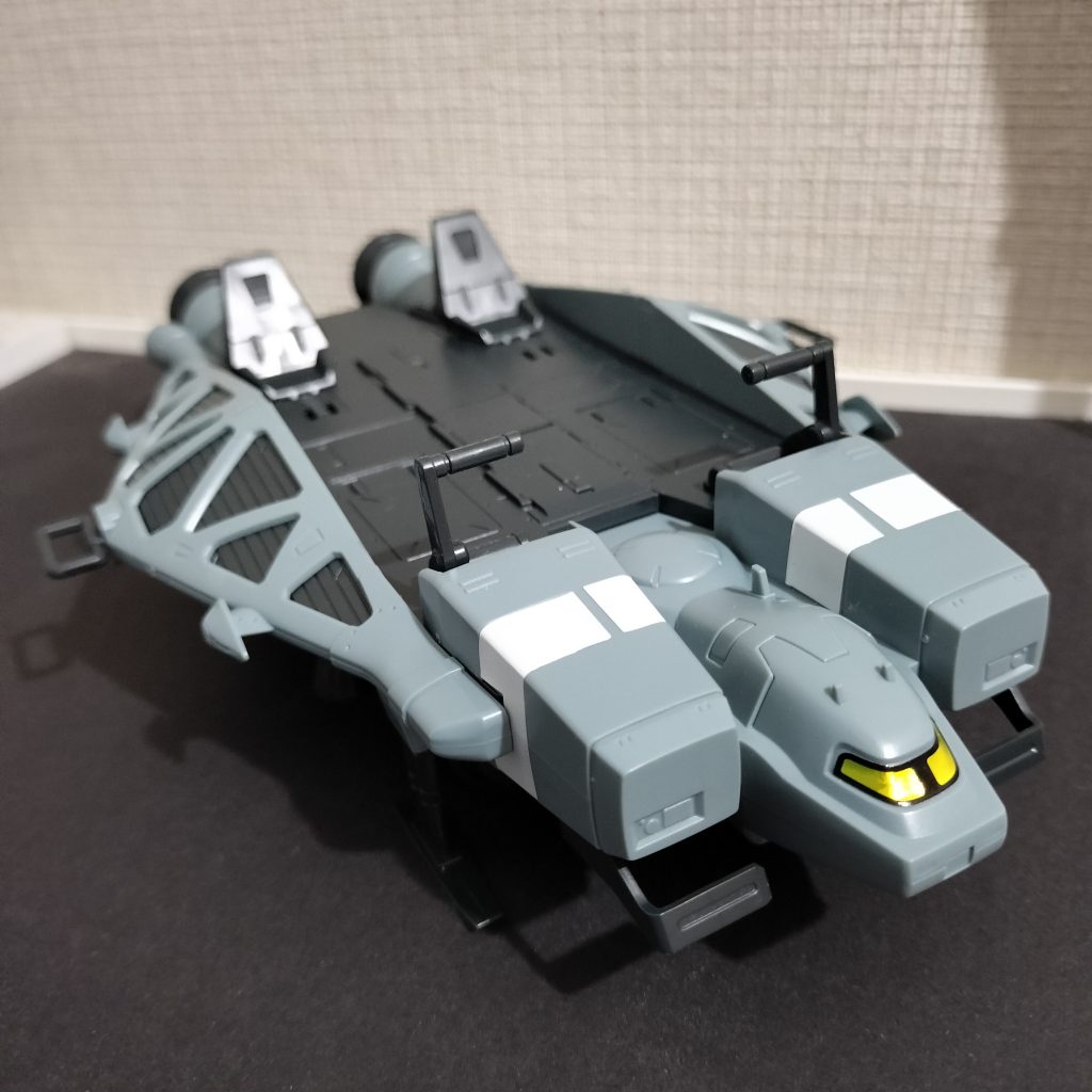 簡単そうで油断したサイドの網目パーツが間違って逆に取り付けてもピッタリ嵌ってしまった、引き剥がしにかなり苦労した(gundam-kao5)