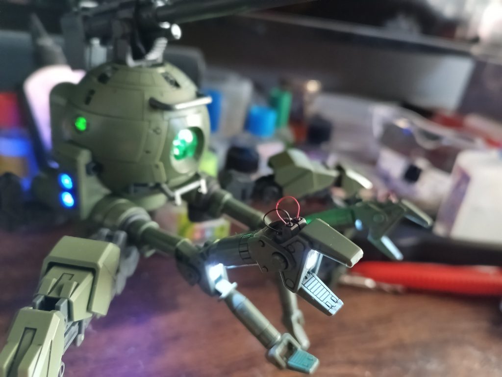 アームの露出ケーブルは付属品を使わずLEDの線を流用してそれっぽくみせてます😅💦