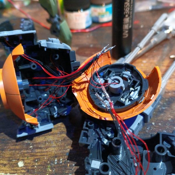 プチ断線があったり、何やかんや試行錯誤しながら収まりました😅👍💦今回め電源線は被覆ケーブルを使いました☝️（4枚目）