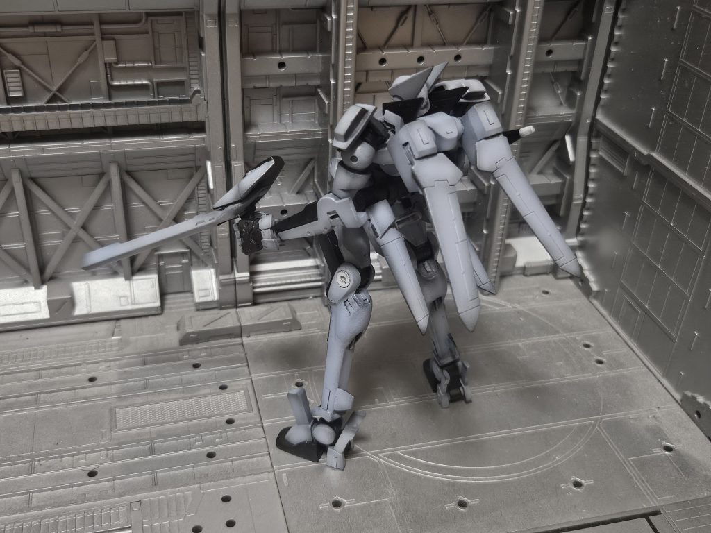 背部ウイングは畳める　なんかオーラバトラー味があるな😅