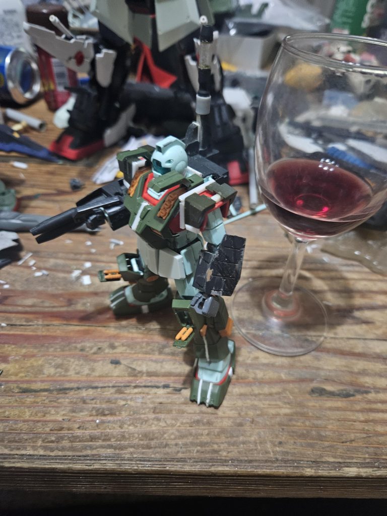 作品名：フルアーマージムさん<p>スリッパはマグネット仕込みました 今日は肩部を製作… ジムのフルアーマー装備って無いだろうなぁと思ってたら結構同じ思考の人がいてビックリした😅 しかもジムⅢがオフィシャルでフルアーマーしてやがった…</p>
