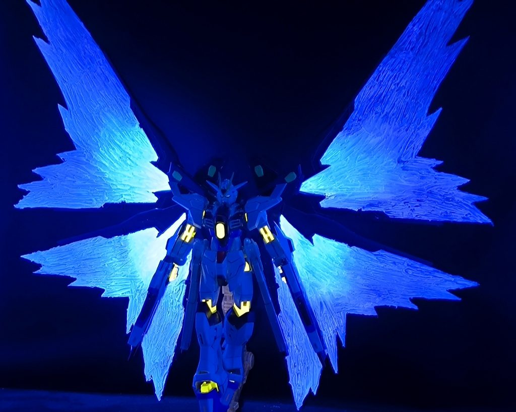 蛍光クリアのおかげでUVライトにも反応します。