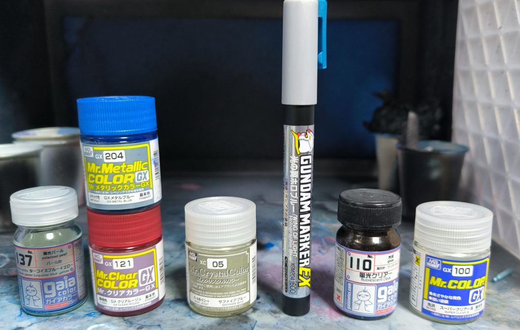 使った塗料です。左から順に吹きました。