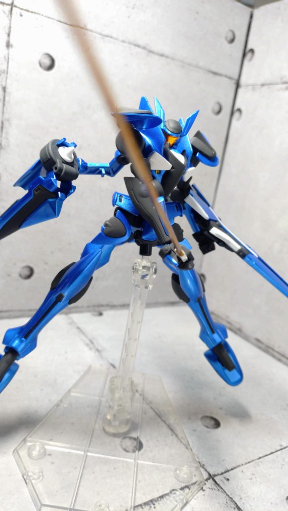 特別な処理とかは無くただ塗っただけです。メタリックブルーが調色した訳でもないのに成分が沈殿しちゃって思うように色が出ずかなり時間を労しました。その分黒は楽をして成型色のままです。