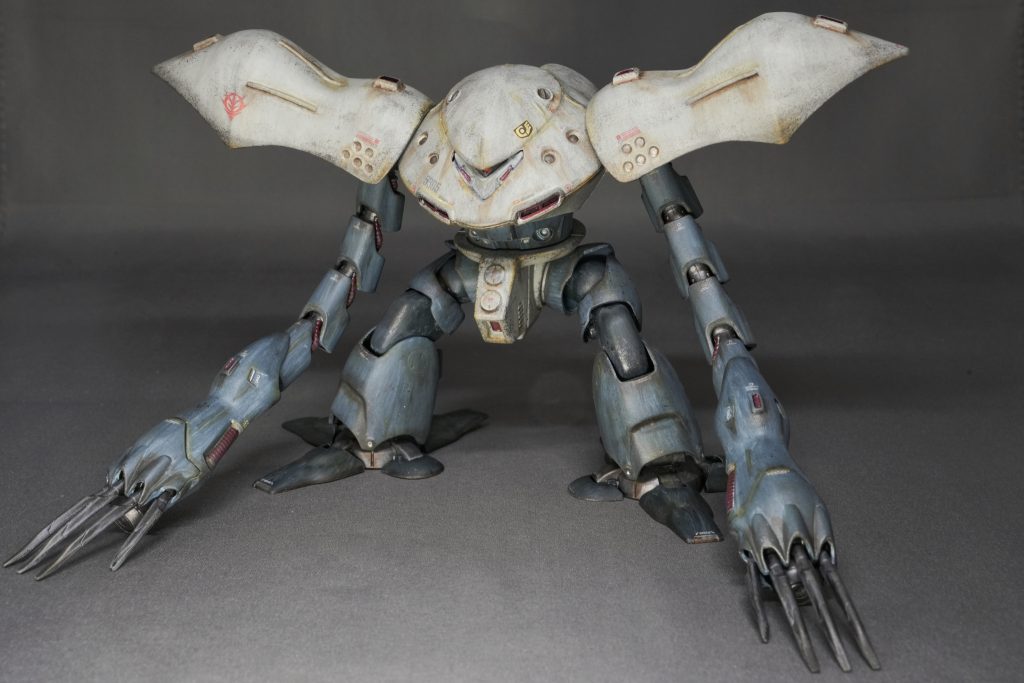 理由??ずっと素組しかやってこなかった私には、あの成形色の鮮やかライトブルーがどうもねぇ〜。こんな風に成形色を理由に諦めたキットも多いんですが、今の私にはこの1年磨き続けてきた塗装の技術がある!