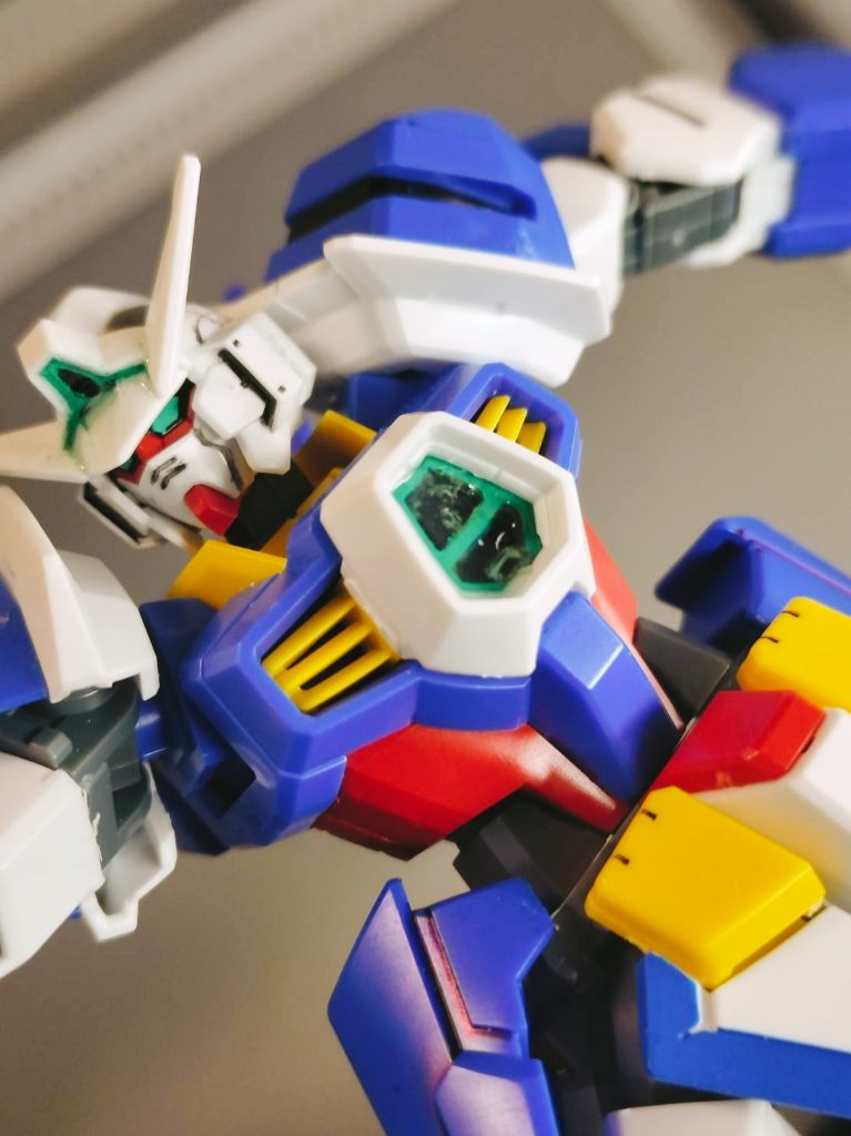 シールを使わず塗装で細部を仕上げたもののアップには耐えられない⋯